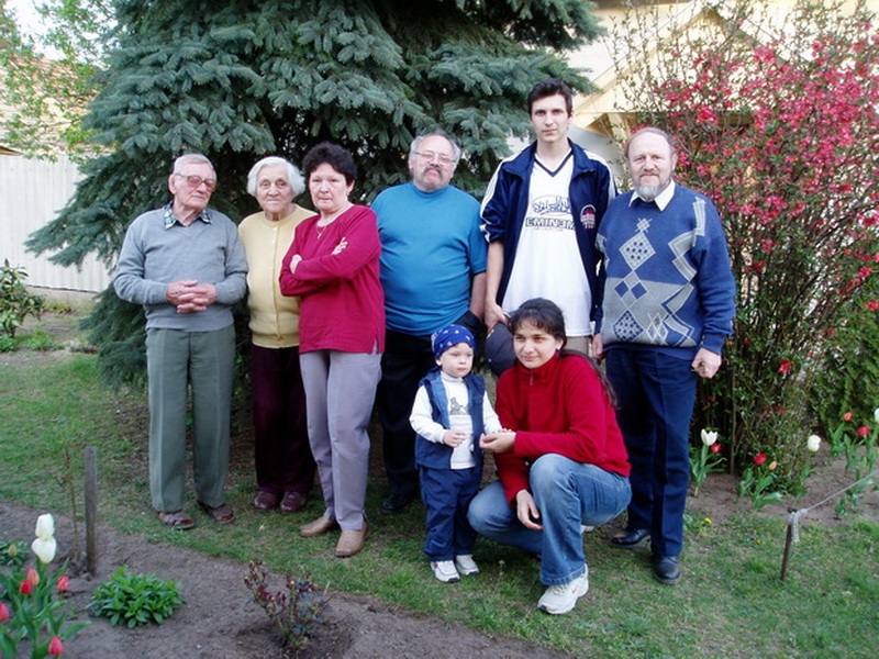 2003.04.21. Family